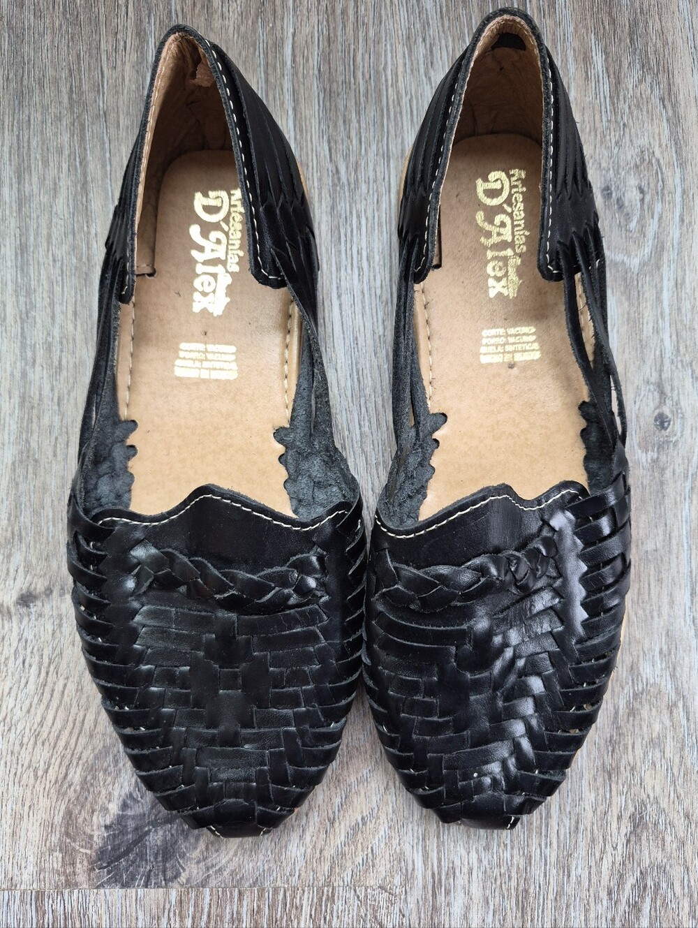 Traditional Mexican huaraches/hand-woven leather sandals.